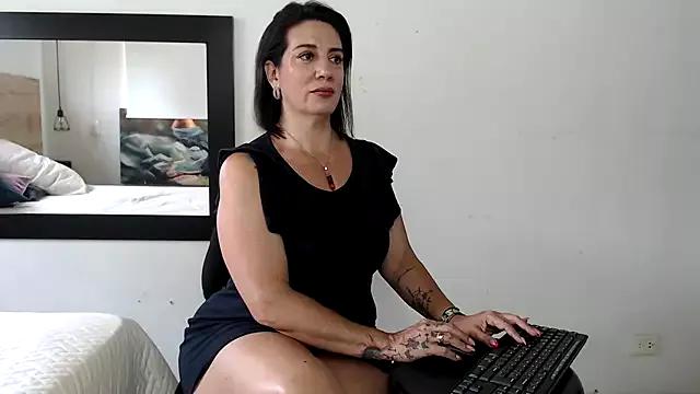 celeste_curvy from StripChat is Freechat