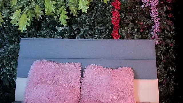 Try our streaming cams variety and talk on a personal level with our adorable girls streamers, showing off their bountiful shapes and dildos.