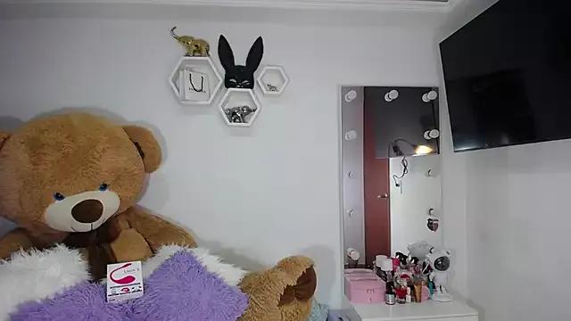 Try our streaming cams variety and talk on a personal level with our adorable girls streamers, showing off their bountiful shapes and dildos.