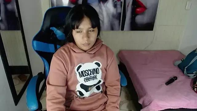 Charis_21 from StripChat is Freechat