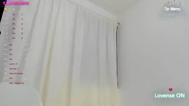 Charllote_Evans from StripChat