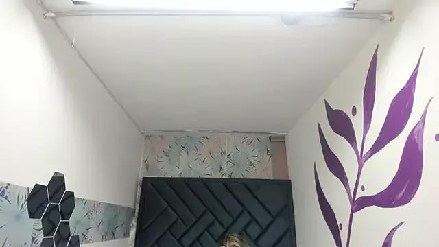 Charlot_milf from StripChat is Freechat