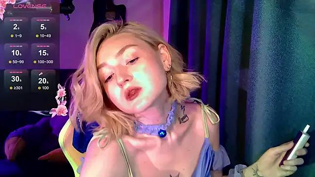 Charming_Nicolette from StripChat is Freechat
