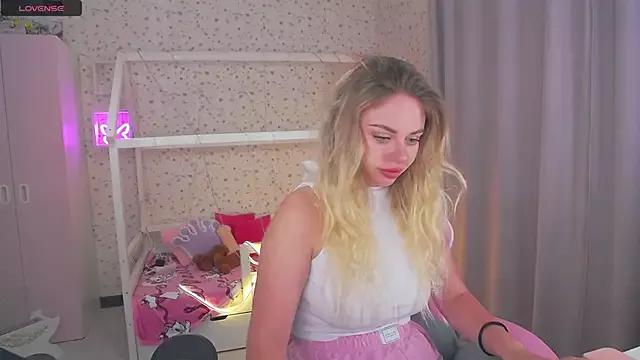 Try our streaming cams variety and talk on a personal level with our adorable girls streamers, showing off their bountiful shapes and dildos.
