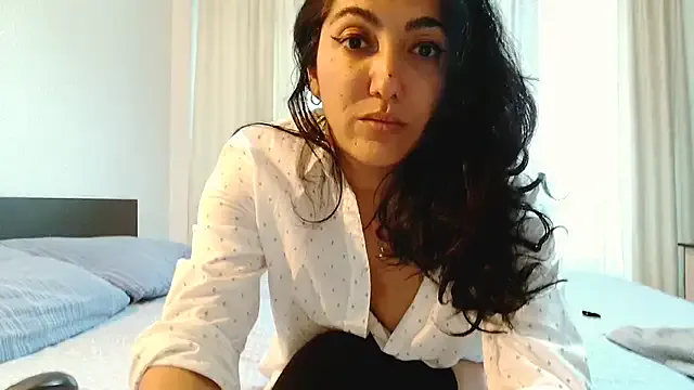 CharmingPearl from StripChat is Freechat