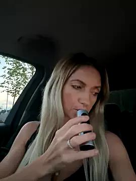 ChasingSunsets-Quinn from StripChat is Freechat