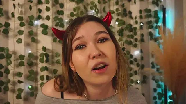 cheeky_cherry_juice from StripChat is Freechat