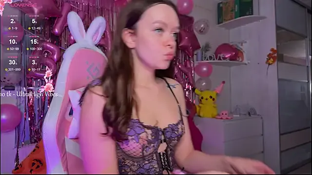 CheekySashaCharm on StripChat 