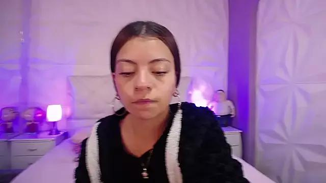 Cherrylionn from StripChat is Freechat