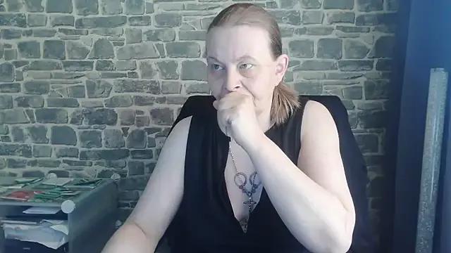 Cherrysweetkiss from StripChat is Freechat