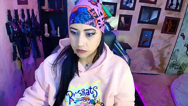 cherryy_bombshelll from StripChat is Freechat