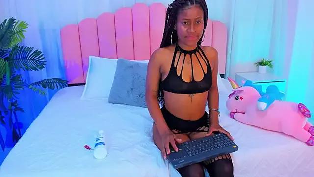 Chiara_thomson from StripChat is Freechat