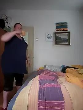 chic_sarina from StripChat