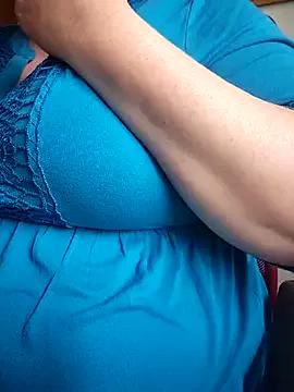 chic_sarina from StripChat