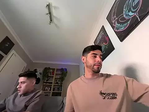 Chicos_defiesta from StripChat