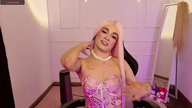 chloe_ember from StripChat is Freechat