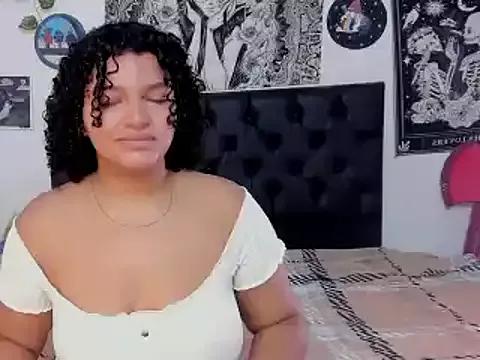 chloe_kisses from StripChat is Freechat