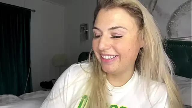 chloe_rose69 from StripChat is Freechat