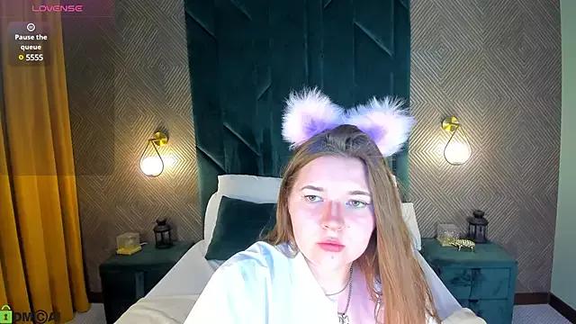Chloee_White from StripChat is Freechat