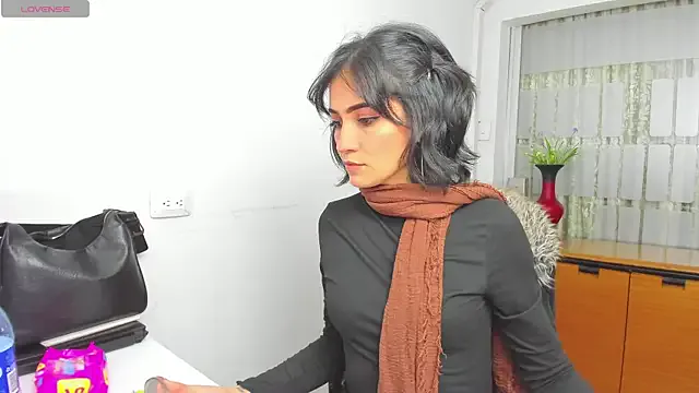 chloehanna from StripChat is Freechat