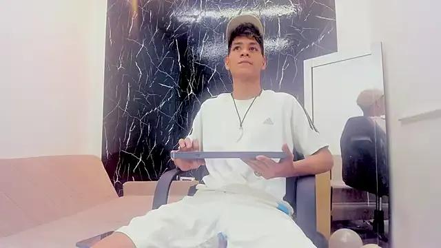 ChrisAndMaxWithBigCocks from StripChat is Freechat