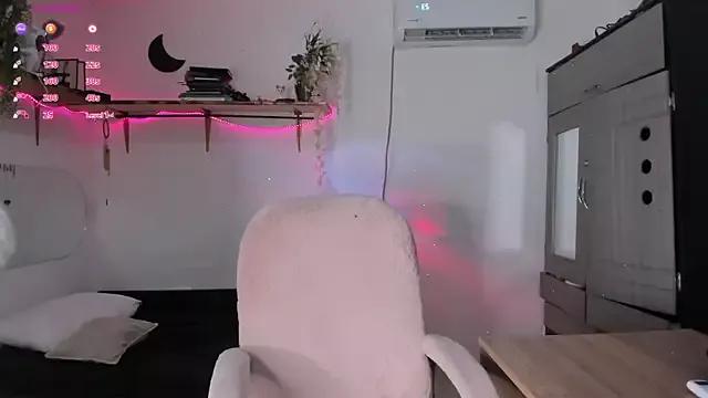 Christal_V from StripChat is Freechat