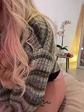 Try our streaming cams variety and talk on a personal level with our adorable girls streamers, showing off their bountiful shapes and dildos.