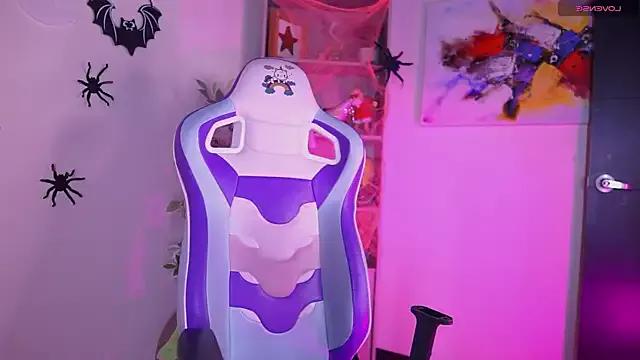 Try our streaming cams variety and talk on a personal level with our adorable girls streamers, showing off their bountiful shapes and dildos.
