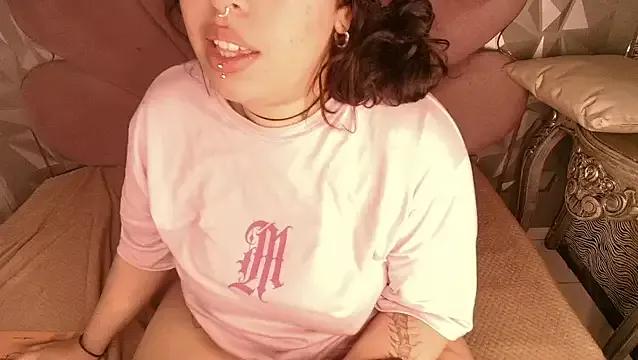cinnamon8_ from StripChat