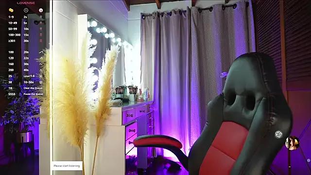 Try our streaming cams variety and talk on a personal level with our adorable girls streamers, showing off their bountiful shapes and dildos.