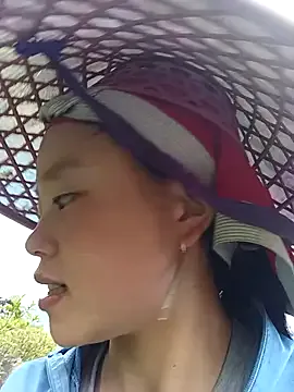 clara-cute from StripChat is Freechat