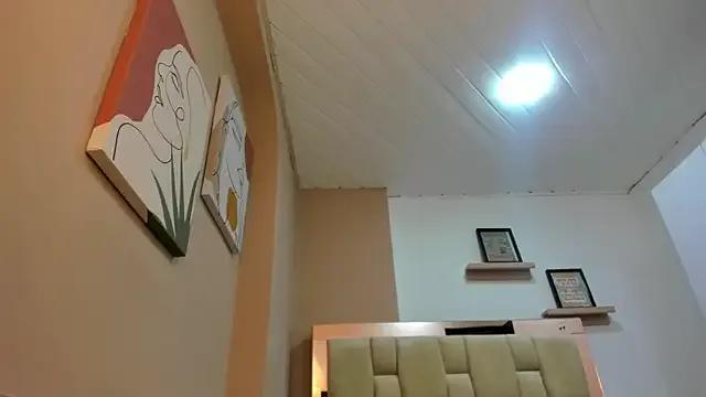 Cleo_roussee from StripChat is Freechat