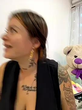 Clhoe___Ivana from StripChat is Freechat