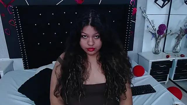 CloeStron from StripChat is Freechat