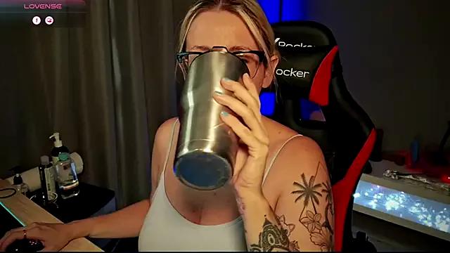 Try our streaming cams variety and talk on a personal level with our adorable girls streamers, showing off their bountiful shapes and dildos.