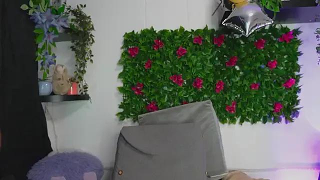 Try our streaming cams variety and talk on a personal level with our adorable girls streamers, showing off their bountiful shapes and dildos.