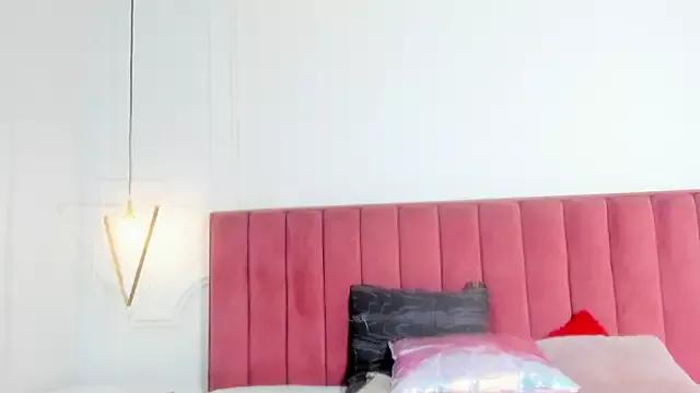 Connie_Luke from StripChat is Freechat