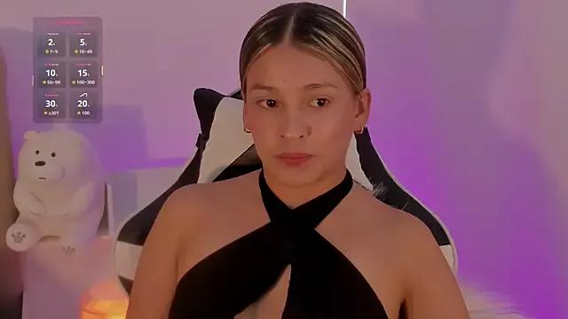 Cora_sarah from StripChat is Freechat