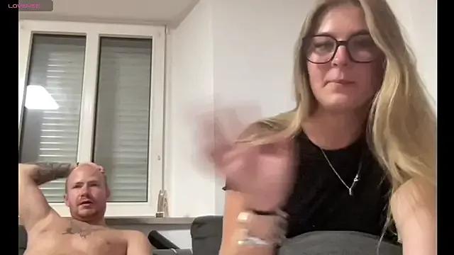coupleonX2024 from StripChat is Freechat