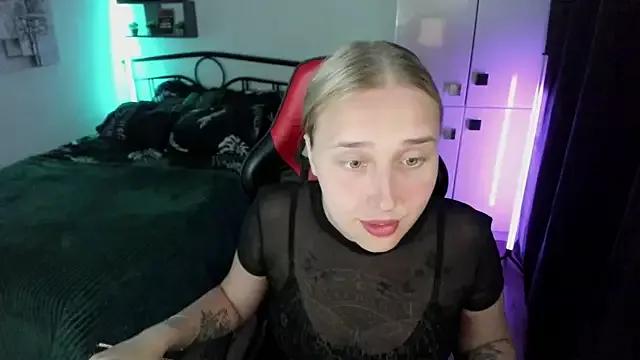 CrazyBitchInLace from StripChat is Freechat