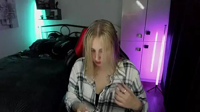 CrazyBitchInLace from StripChat is Freechat