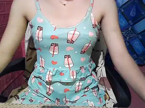 CreamyPussie4u from StripChat is Freechat