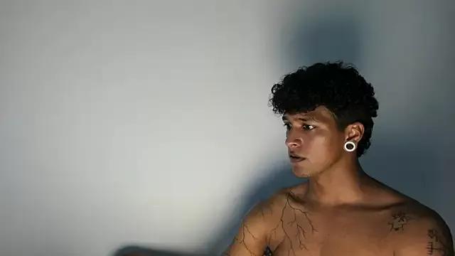 Criis_martinezz from StripChat is Freechat