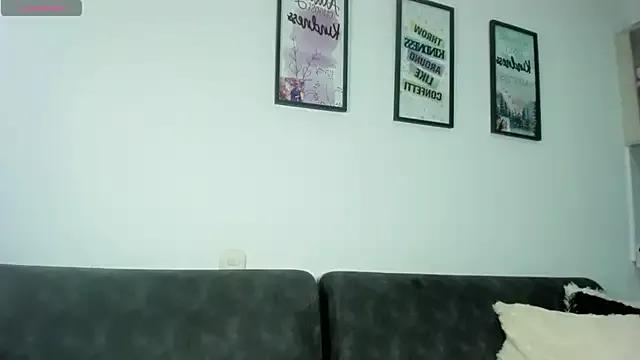 Crisbunny_x from StripChat