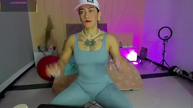 cristal_crossfitx from StripChat is Freechat