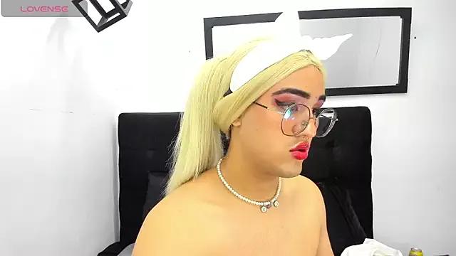 Try our streaming cams variety and talk on a personal level with our adorable girls streamers, showing off their bountiful shapes and dildos.
