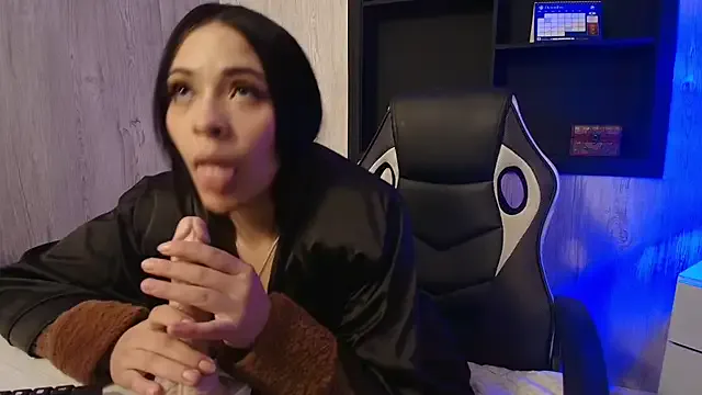 CRISTAL_VIOLETA from StripChat is Freechat