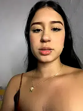 cristalxxx_hott from StripChat is Freechat