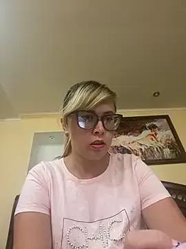 Crystal00Girl from StripChat is Freechat