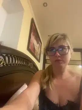 Crystal00Girl from StripChat is Freechat
